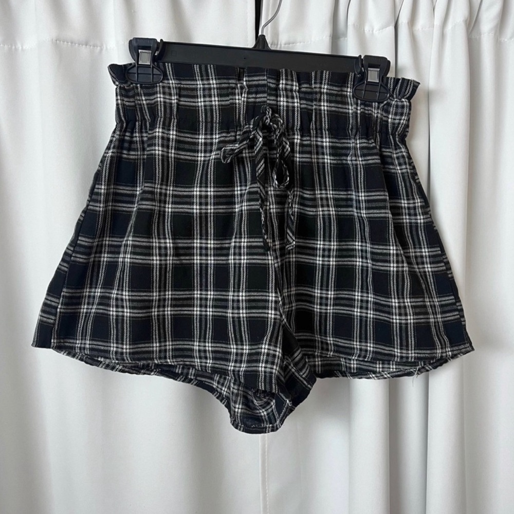 SHEIN Black & White Plaid Paperbag Waist Cotton Wide Leg Shorts Size Medium